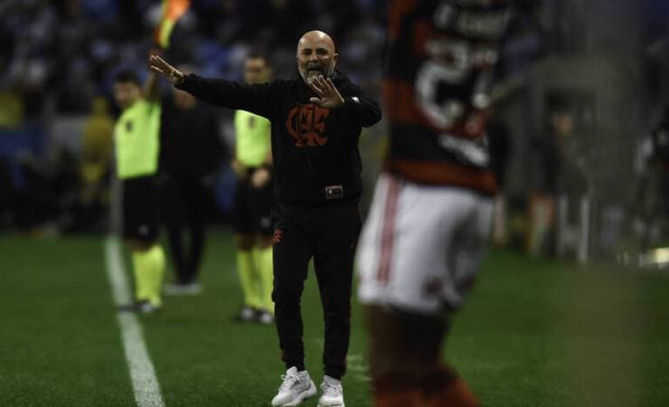Sampaoli recupera prestígio com elenco do Flamengo após incidente com Pedro