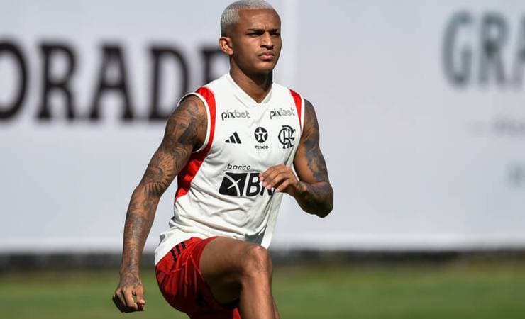 Lateral Wesley elogia Sampaoli e analisa concorrência no Flamengo