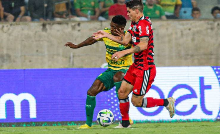 Ayrton Lucas lamenta derrota do Flamengo para o Cuiabá