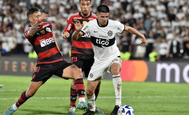 Flamengo toma três do Olimpia e cai nas oitavas de final da Copa Libertadores
