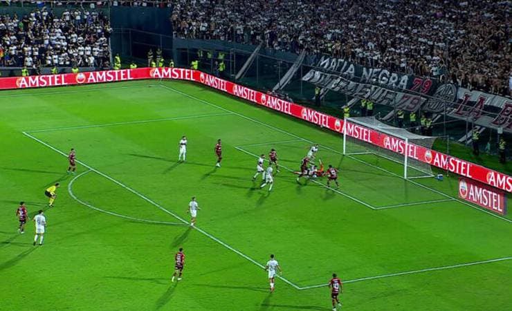 Confira o gol do Flamengo anulado por impedimento no fim da partida contra o Olimpia