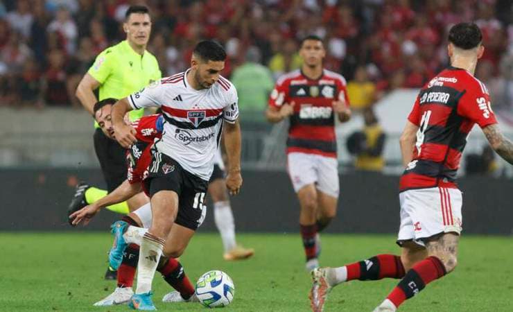 Após ofício do São Paulo, CBF justifica checagem do VAR em pênalti marcado para o Flamengo