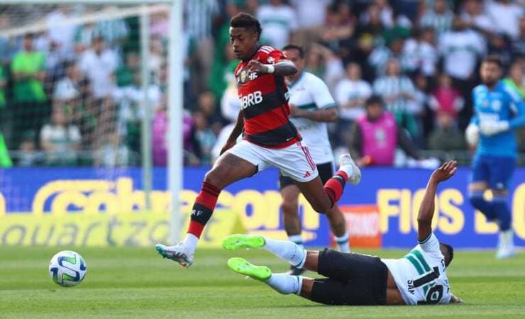 Bruno Henrique analisa vitória do Flamengo e garante perseguição ao Botafogo no Brasileirão