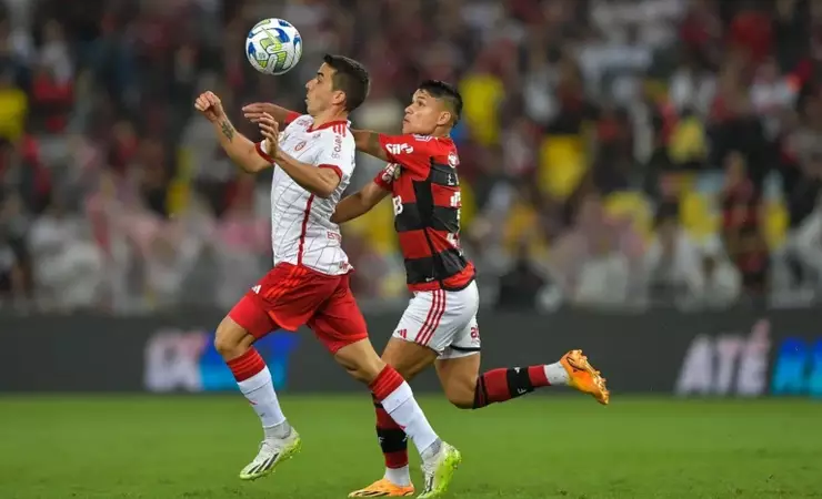 Sob vaias e protestos, Flamengo empata com time reserva do Internacional pelo Brasileirão