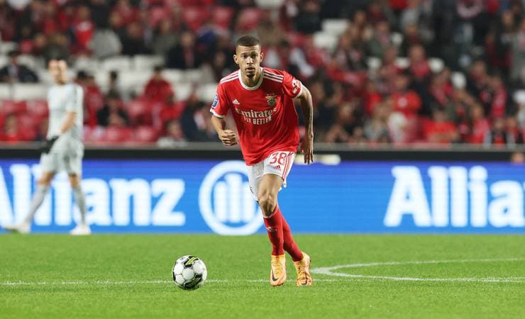 Flamengo está de olho no zagueiro João Victor, do Benfica, para 2024