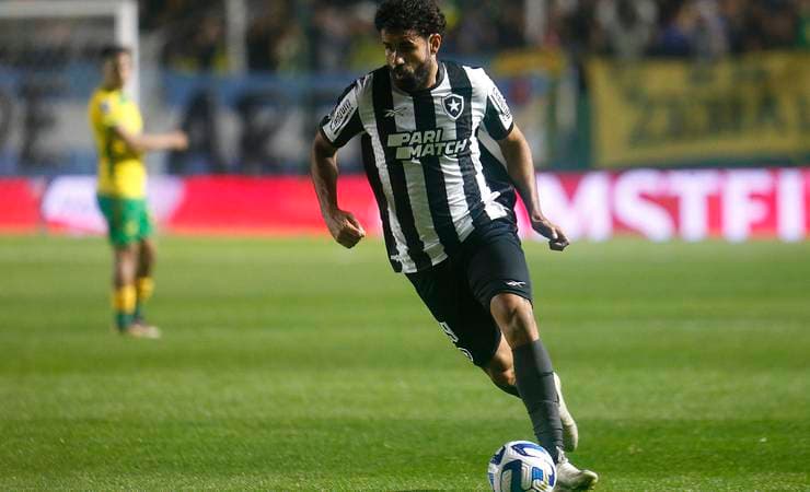Diego Costa fala em aprendizado após eliminação do Botafogo na Sula e projeta clássico contra o Flamengo