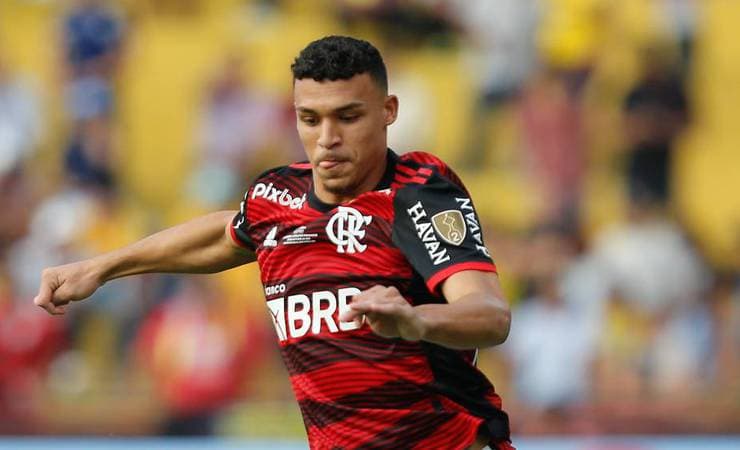 Flamengo recusa proposta de clube inglês por Victor Hugo; veja valores
