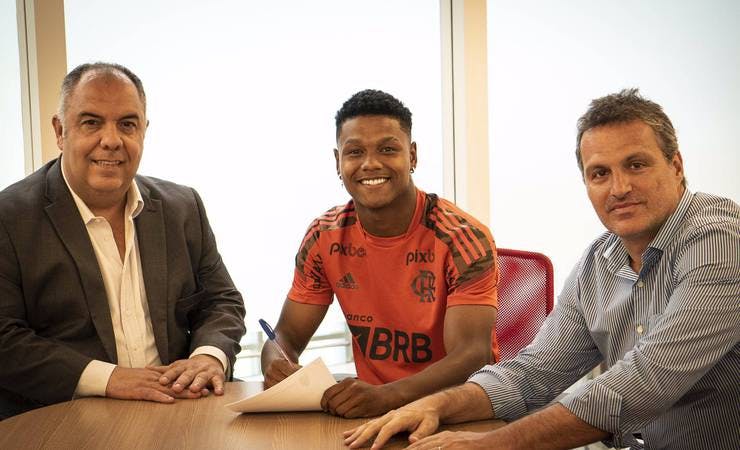 Flamengo renova contrato de Matheus França até 2027