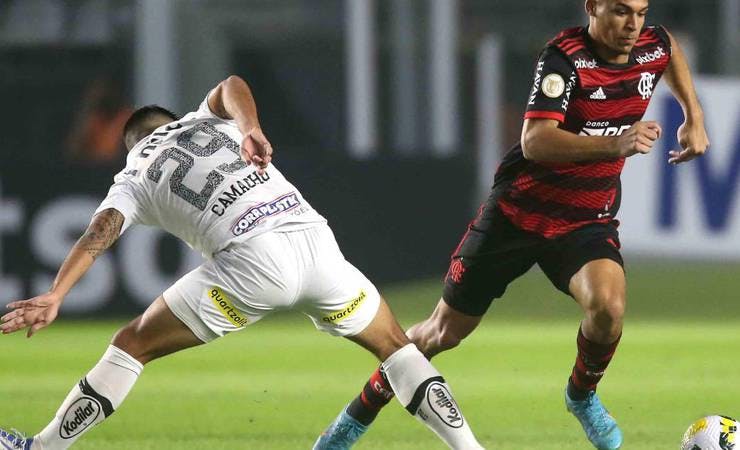 Torcedores do Flamengo elogiam o garoto Victor Hugo: 'Serenidade de um veterano'