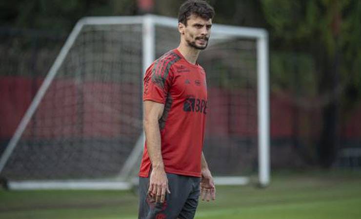 Inflamação no joelho tira zagueiro de jogo do Flamengo pela Libertadores