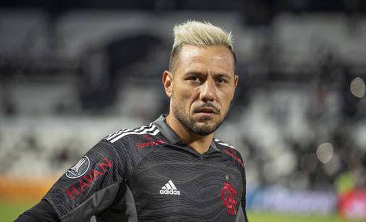 Mauro Cezar questiona utilização de Diego Alves no Flamengo: 'Por que renovaram contrato?'