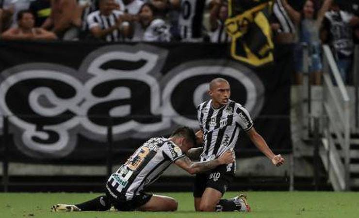 Nino Paraíba garante que intenção em gol do Ceará era de bater falta direto