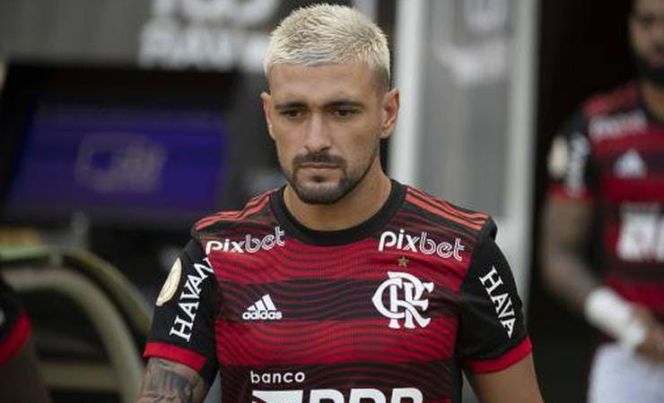 Com o Flamengo sob pressão, Arrascaeta publica mensagem direcionada à torcida