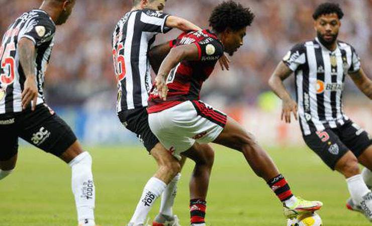 Fora dos planos do Flamengo para 2023, Vitinho deve ser negociado