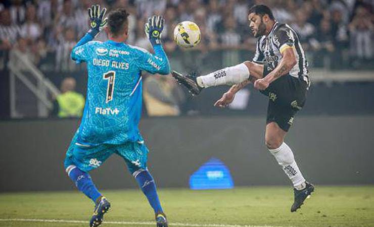Falha de Diego Alves na Copa do Brasil traz à tona debate pela titularidade do gol do Flamengo