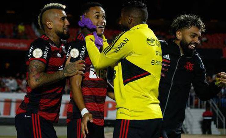 Aposta certeira: opção por 'dois times' mantém elenco saudável e prova força do Flamengo nas três frentes