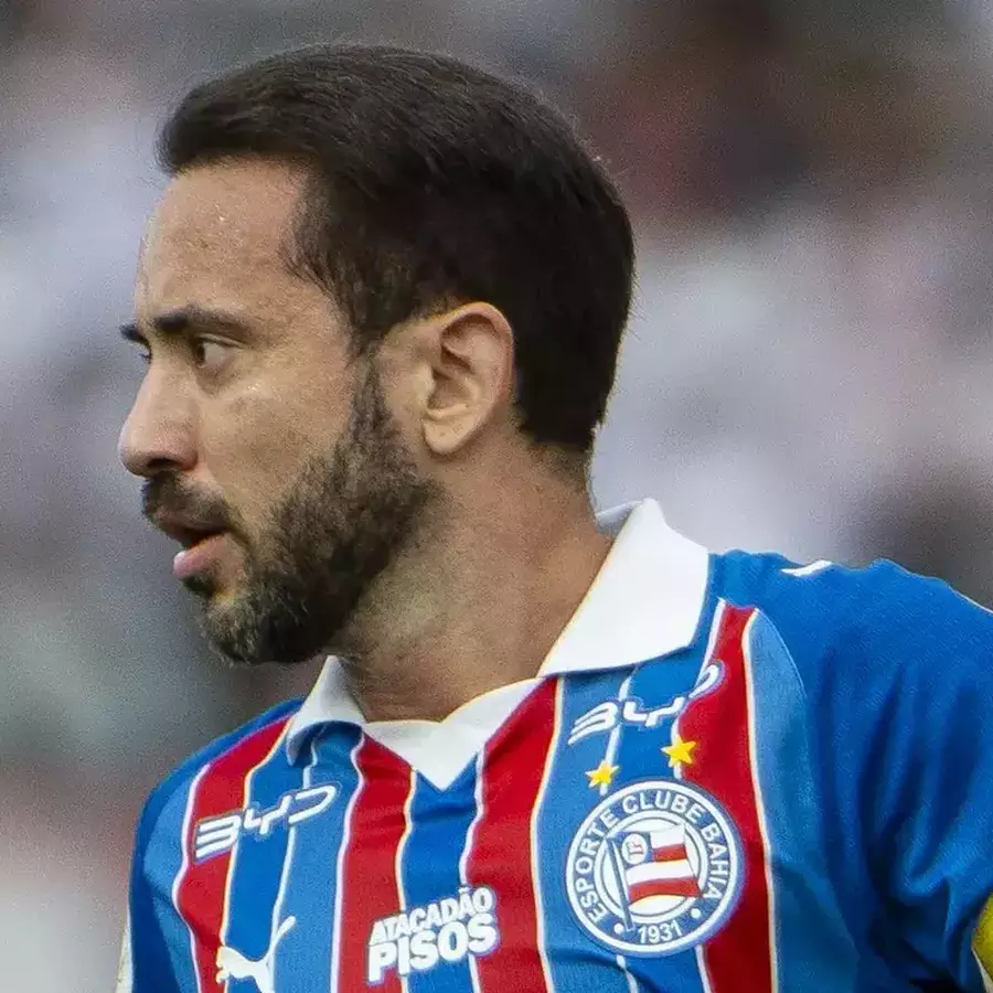 Torcida do Bahia pressiona Everton Ribeiro após atuações abaixo do esperado